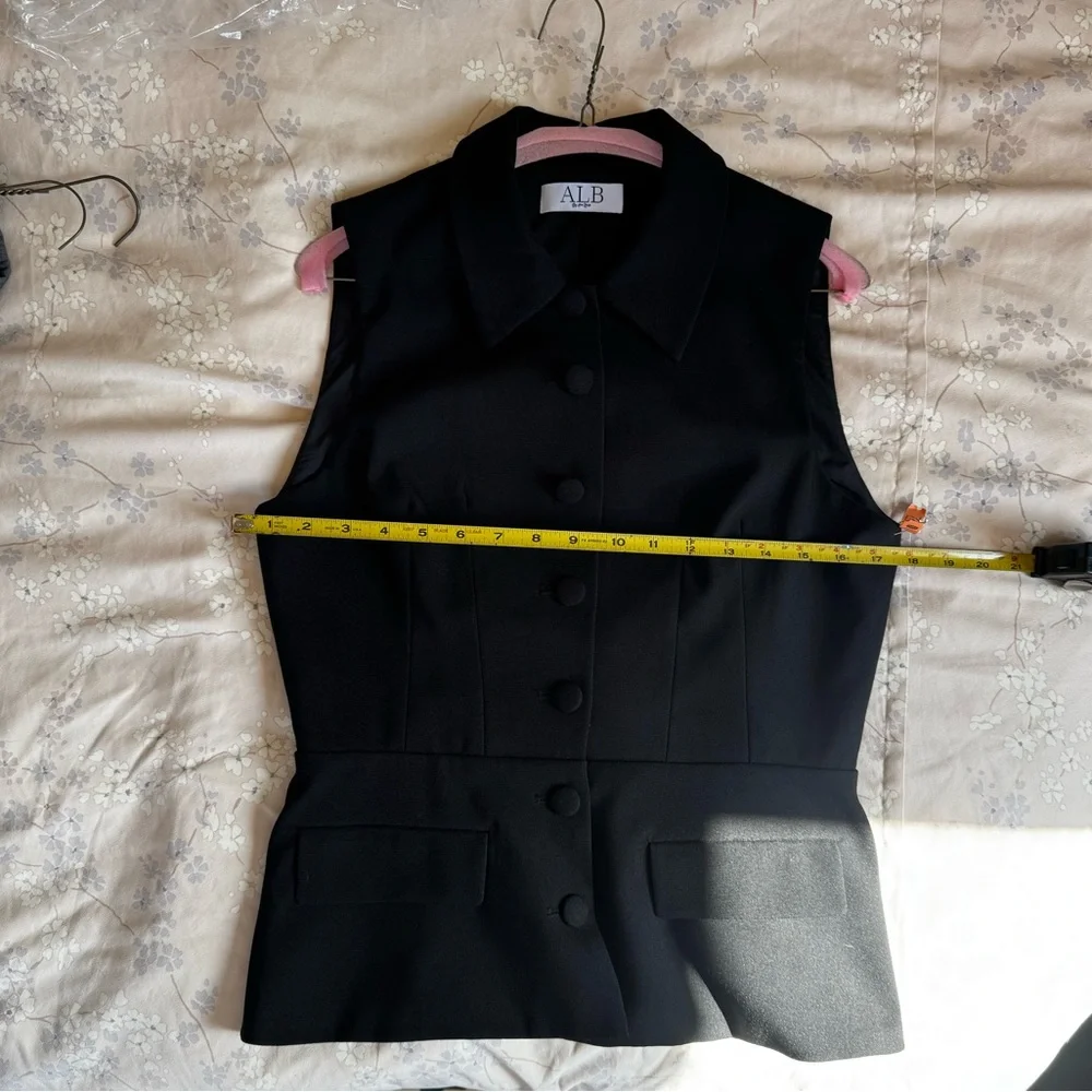 Black Sleeveless Blouse - Picture 4 of 8